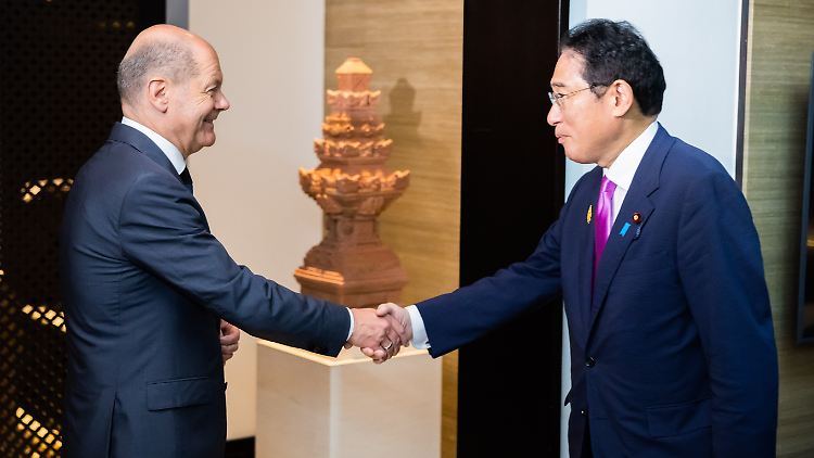 Scholz und Japans Ministerpräsident Fumio Kishida wollen mit Firmenvertretern über eine engere Zusammenarbeit sprechen.