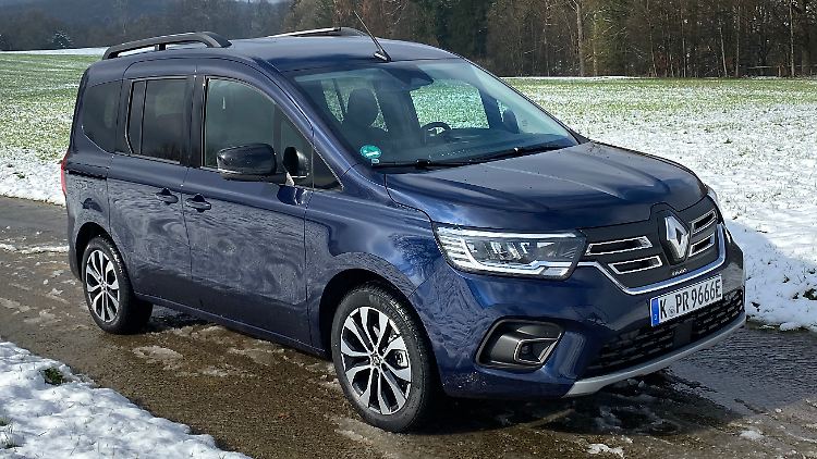 Dass der Kangoo E-Tech den Ladeanschluss vorn hat, ist ein Segen. Egal, wie verbaut eine Ladesäule auch ist – mit dem Kangoo ist man beim Laden immer fein raus.