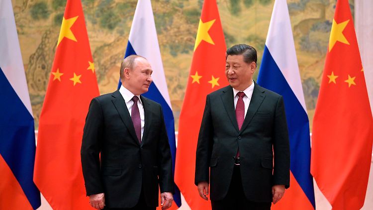 Am Montag besucht Chinas Präsident Xi seinen russischen Kollegen Putin in Moskau (Bild von einem Treffen Anfang Februar 2022 in Peking).