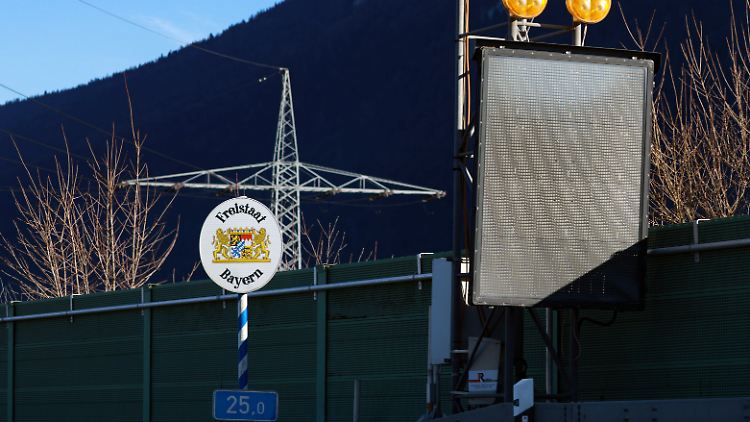 Österreichisch-bayerischer Grenzübergang Kufstein: Hier sollen künftig wieder Teams aus mehreren Ländern aufpassen.