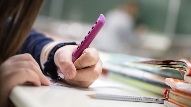 Rund jede zehnte Schule in Deutschland soll nach den Plänen der Ampel mit mehr Geld und besserer Infrastruktur unterstützt werden.