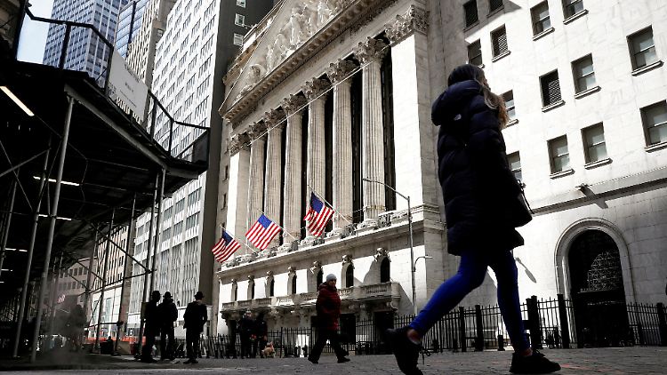 Der Dow-Jones-Index gewann 1,0 Prozent auf 32.561 Punkte.
