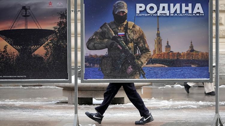Russland lockt Männer mit unterschiedlichen Versprechen an die Front.