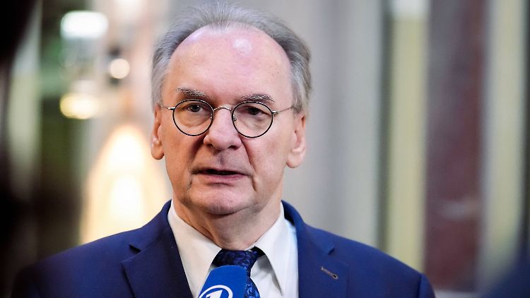 "Wenn ein Großteil der Bevölkerung aussteigen würde, dann kriegen Sie den Rundfunkbeitrag nicht mehr eingetrieben", befürchtet Sachsen-Anhalts Ministerpräsident.