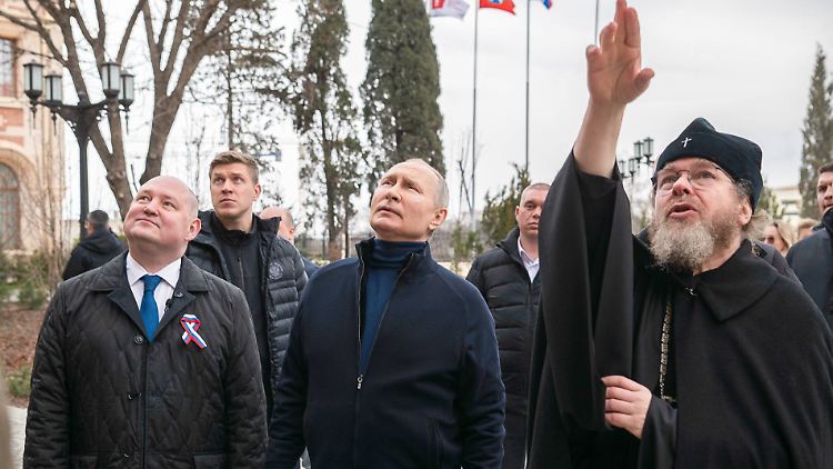 Putin wohnte der Eröffnung einer Kunstschule in Sewastopol bei.