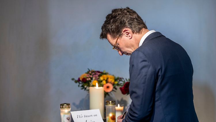 Die Kirche in Freudenberg ist seit einer Woche fast dauerhaft geöffnet. Ministerpräsident Wüst gehörte zu den Besuchern.