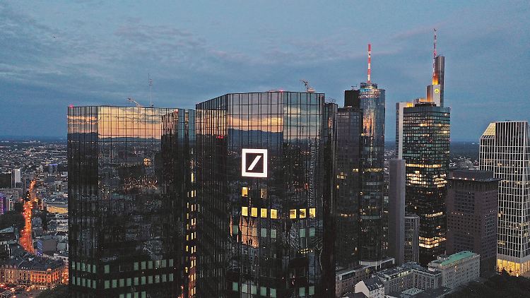Die Deutsche Bank soll den Kauf von Teilen der Credit Suisse ausloten. 