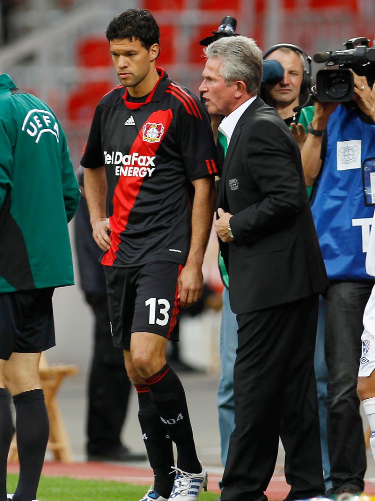 Trainer Heynckes will bei Ballack nichts überstürzen.