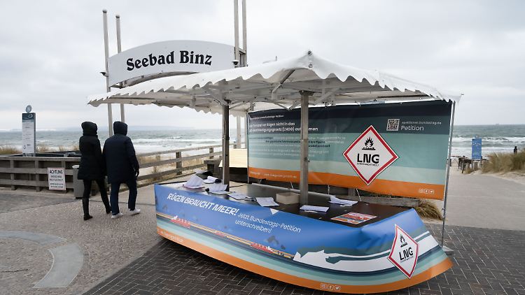 RWE will im Auftrag des Bundes nur wenige Kilometer vom Badeort Binz zwei weitere Flüssiggas-Terminals errichten.