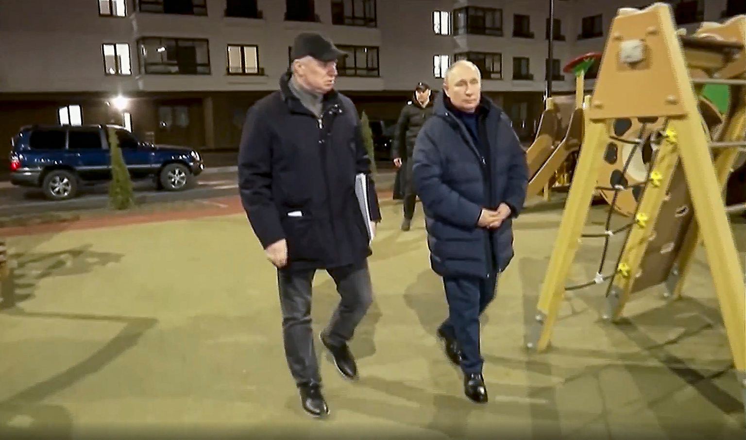 Putin in Mariupol - das ist tatsächlich überraschend.