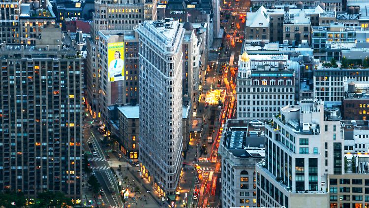 Der Grundriss des Gebäudes erinnert an die Form eines Bügeleisens.