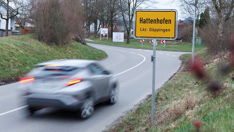 Die Polizei bildete eine Sonderkommission und sucht derzeit nach Zeugen in dem Fall.