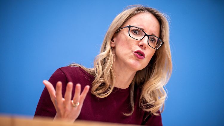 "Der Einsatz von KI muss menschliche Entfaltung erweitern und darf sie nicht vermindern", sagt Ethikratchefin Alena Buyx.