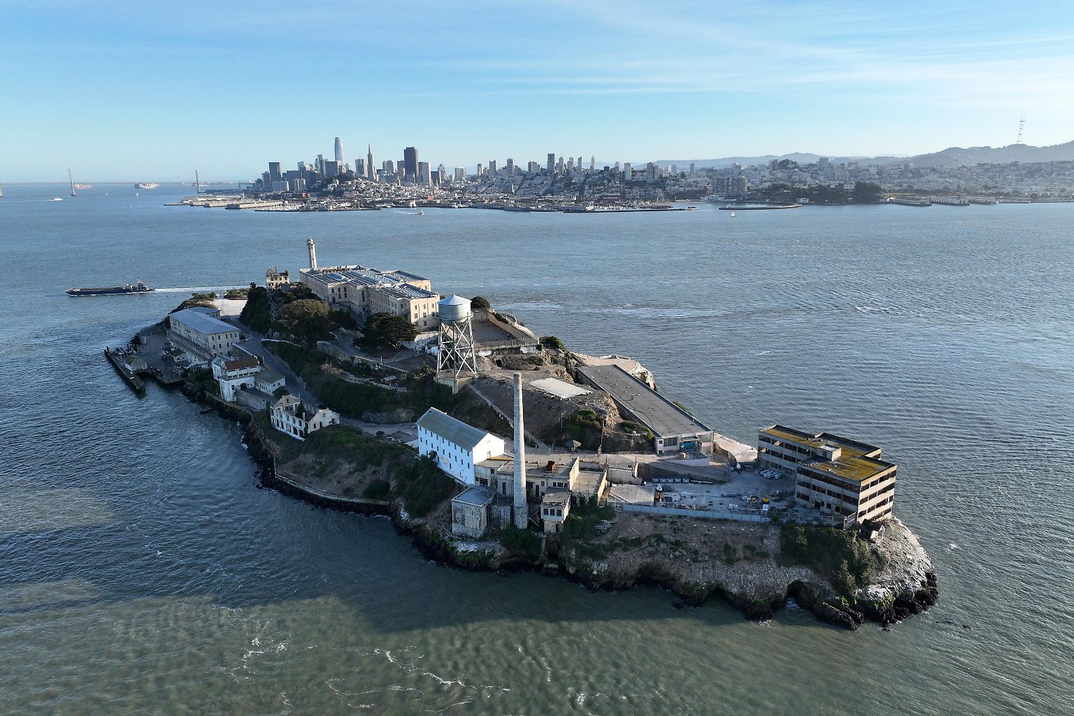 Es ist nur eine kurze Bootsfahrt, in einer guten Viertelstunde erreicht man von Alcatraz das Festland in San Francisco.
