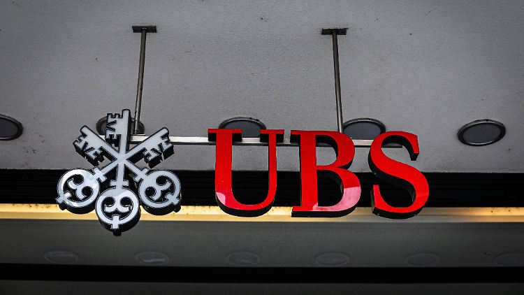 Die UBS schluckt die Credit Suisse. 