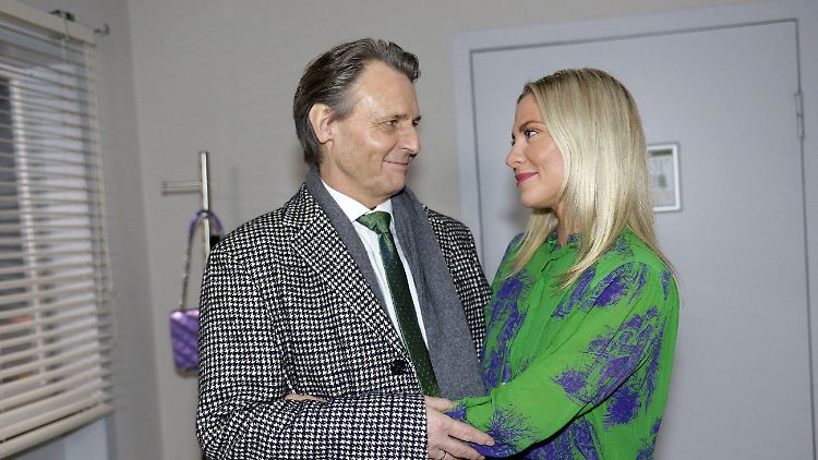 Jo Gerner (Wolfgang Bahro) gibt Sunny (Valentina Pahde) seinen Segen für ihren neuen Lebensabschnitt.