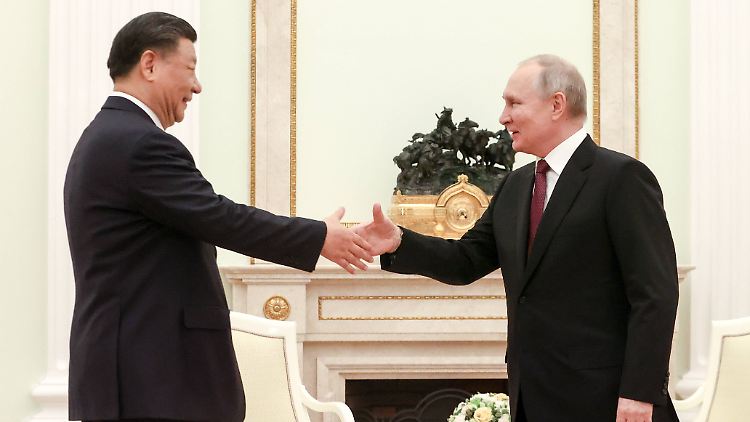 Schon rund 40 Mal haben sich Xi und Putin getroffen - und der Chinese wurde dabei immer mächtiger. 