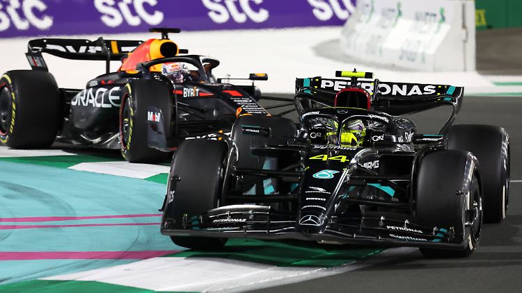 Lewis Hamilton konnte Max Verstappen nicht lange hinter sich halten.