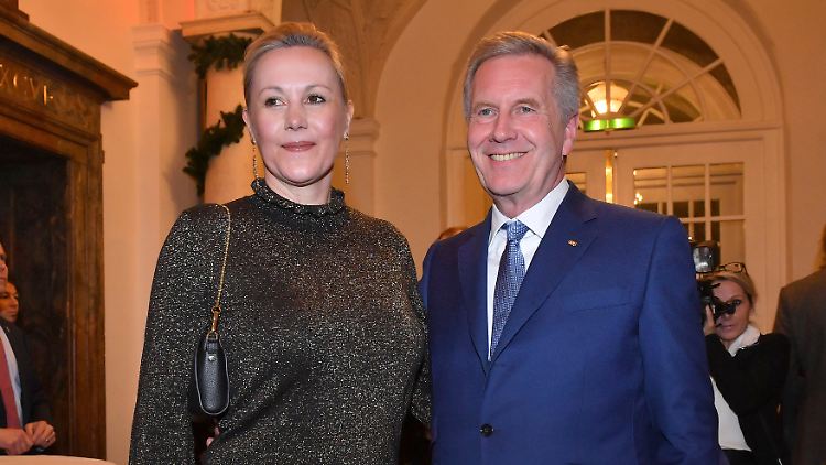 Sie geben nicht auf: Gemeinsamer Auftritt der Wieder-Eheleute Wulff am 7. Januar in München. 