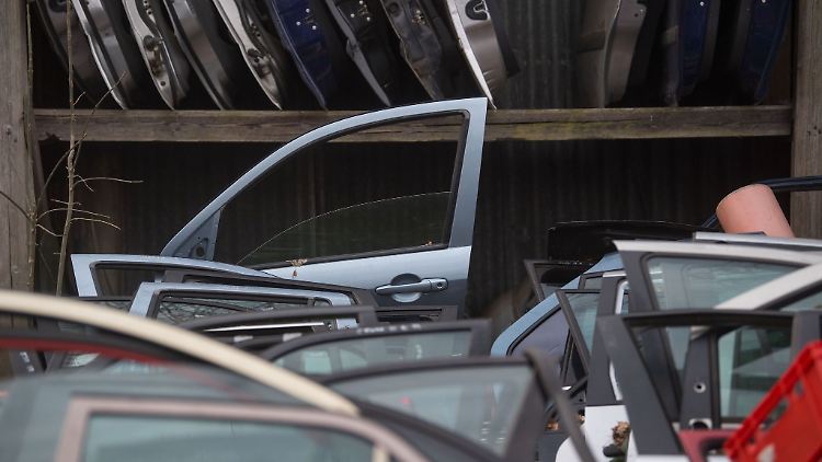 Auf Halde: Gerade bei älteren Autos können gebrauchte Teile vom Verwerter Reparaturkosten überschaubarer machen.