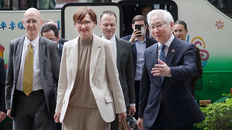 China drückte vor Stark-Watzingers Besuch bei Taiwans Wissenschaftsminister Tsung-Tsong Wu (rechts) sein Missfallen aus.