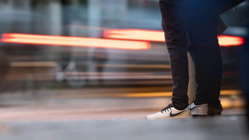 Lieber-zweimal-schauen-Bei-Zusammenstoessen-mit-Autos-sind-Fussgaenger-ungeschuetzt