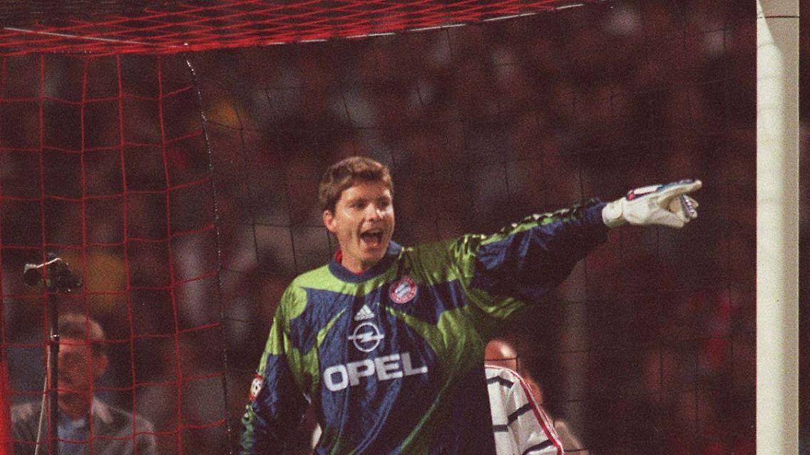 Ein Torwart ist in dieser Aufzählung natürlich fehl am Platze. Aber es war halt so, dass Michael Tarnat eins Oliver Kahn im Tor des FC Bayern vertreten muss.