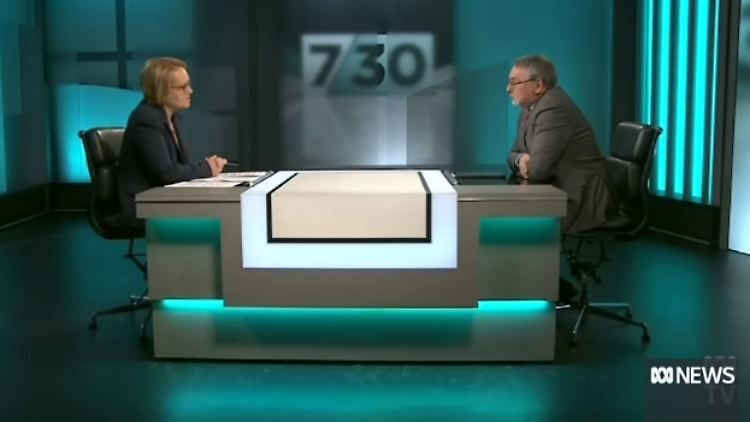 Alexej Pawlowsky zeigte sich im Laufe des Interviews erbost über die Richtigstellungen von Sarah Ferguson.