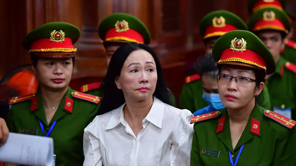 Die-vietnamesische-Geschaeftsfrau-Truong-My-Lan-wuerde-waehrend-dem-groessten-Gerichtsprozess-wegen-Finanzbetrug-in-Vietnam-zum-Tode-verurteilt