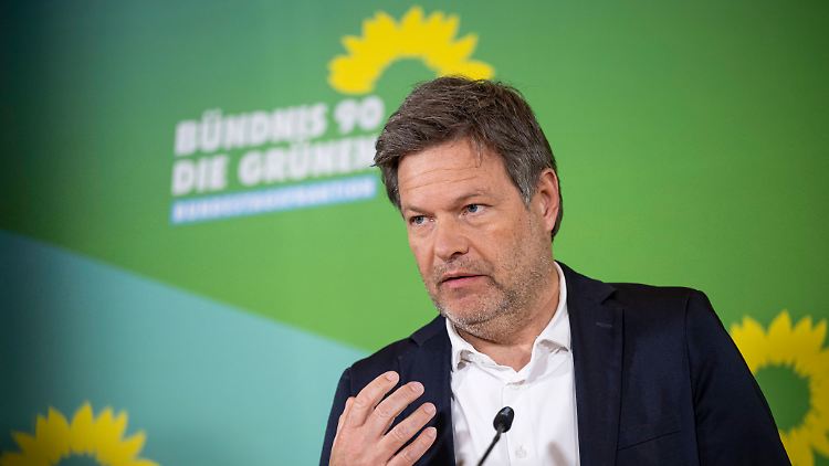 Es sei "höchste Eisenbahn" - Habeck fordert eine Einigung.