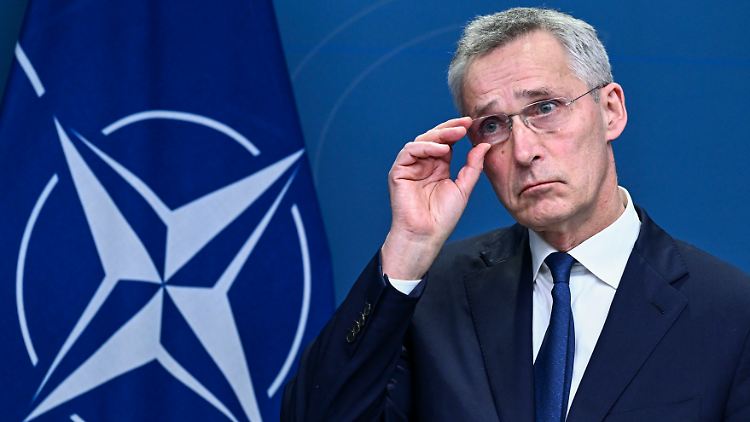 "Ich habe klargemacht, dass ich Selenskyj zum Gipfel einladen werde", sagt Stoltenberg.