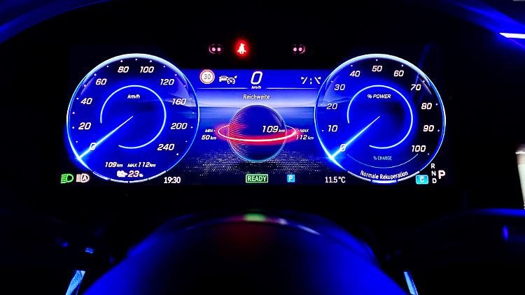 Trotz viel Elektronik braucht es auch traditionelle Elemente – die Skalen für Power und Tempo sind analog gehalten.