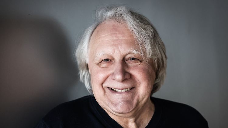 Freut sich, nach zwei Corona-Jahren bald endlich mal wieder live beim ESC dabei zu sein: Peter Urban.