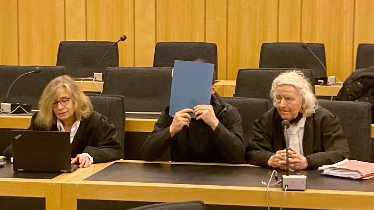 Der 20 Jahre alte Angeklagte im Gerichtssaal.