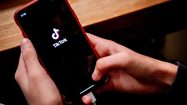 Bei Tiktok gibt es viele minderjährige Nutzer - die Plattform hat deswegen eine große Verantwortung zum Schutz dieser Gruppe.