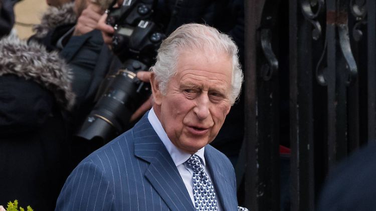 Muss zwischen all seinen Terminen ja auch mal was essen: König Charles III. 