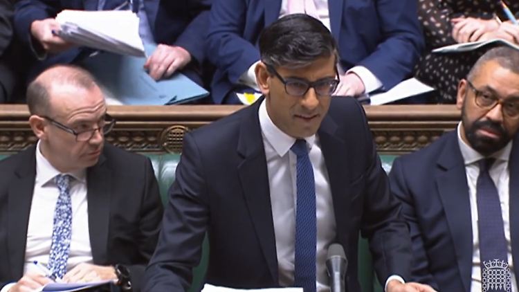 Der britische Premier Sunak kann aufatmen: Sein Vorschlag für die Lösung des Brexit-Streits um Nordirland bekommt eine überwältigende Mehrheit. 