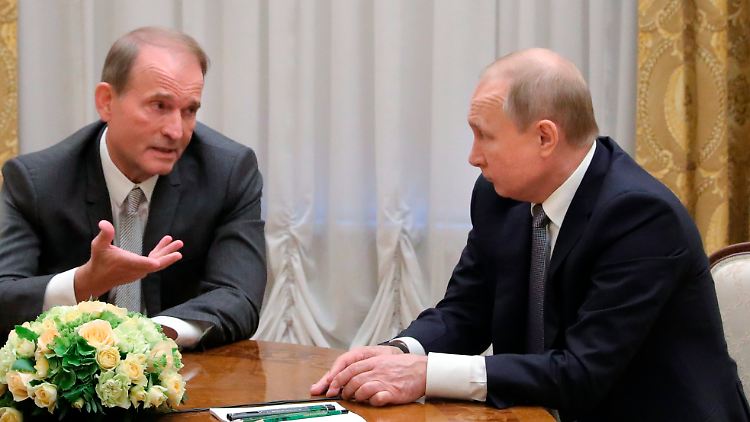 Laut Medienberichten plante Kremlchef Putin, nach der Einnahme Kiews den prorussischen Politiker Medwedtschuk als Marionette einzusetzen.