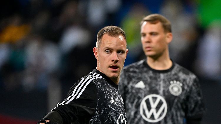 Da waren sie beide noch fit: Ter Stegen und Neuer vor dem Spiel gegen Israel vor rund einem Jahr.