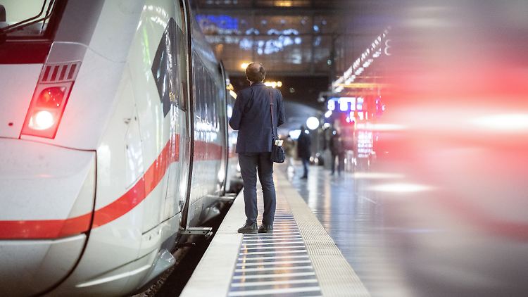 Der Fernverkehr auf den Schienen könnte vom Streik ebenfalls betroffen sein.