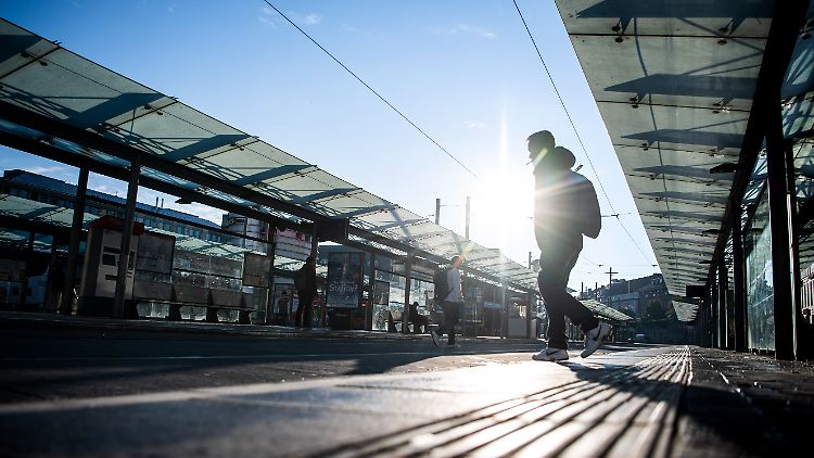Studierende sollen für das Deutschlandticket künftig nur die Lücke zwischen dem Fahrschein und ihrem Semesterticket zahlen.