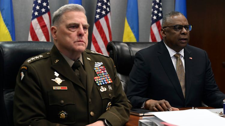 US-Generalstabschef Milley (l) und US-Verteidigungsminister Austin Mitte März in Washington.