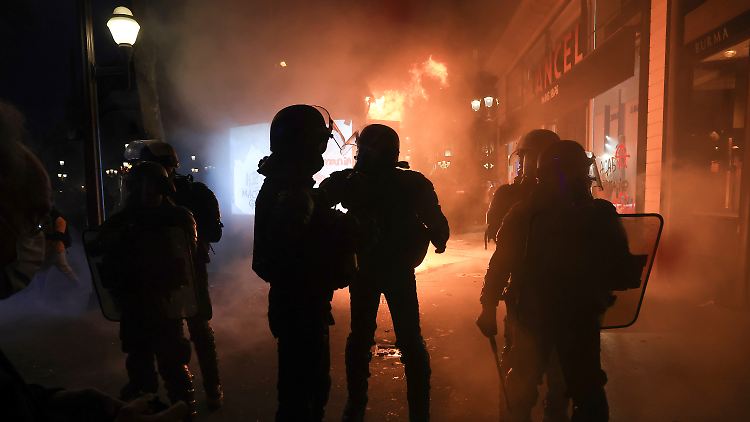 Im Zusammenhang mit den Rentenprotesten wurden bereits 457 Menschen festgenommen.