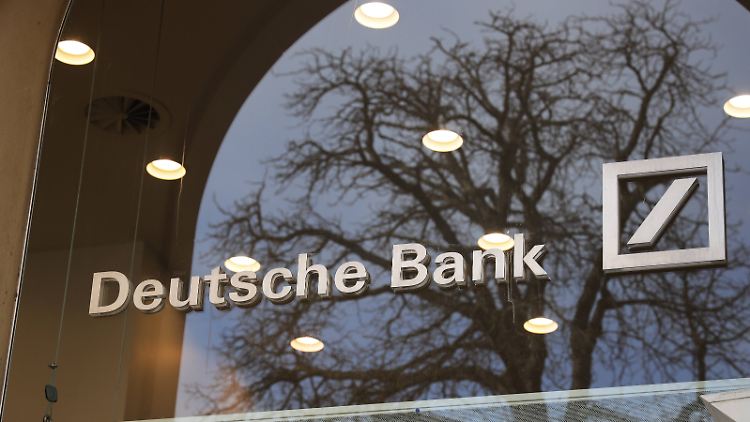 An den Börsen stehen Bank-Aktien unter Druck. 