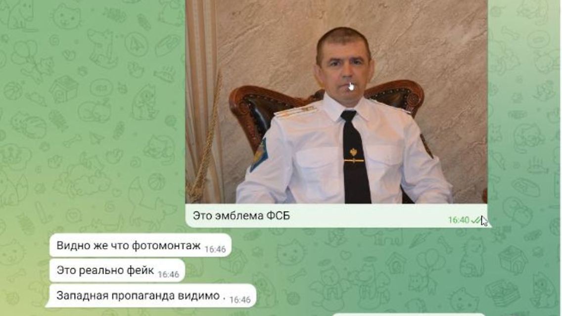 Auszug aus dem Chat mit Gagarin. Er unterstellt uns, das Bild von ihm in FSB-Uniform gefälscht zu haben, und wirft uns "westliche Propaganda" vor.