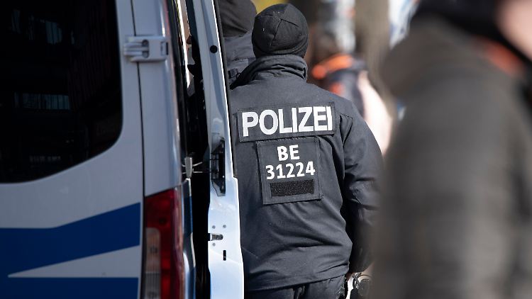 Der Tatverdächtige versuchte zunächst zu fliehen, konnte aber gefasst werden. 