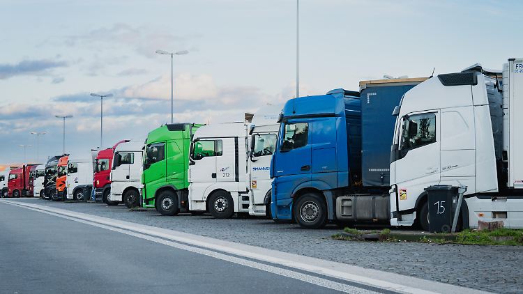 Normalerweise herrscht sonntags Stillstand für LKW - diese Woche wird ein Auge zugedrückt.