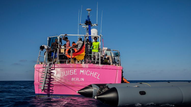 Die "Louise Michel" half sechs Booten in Seenot und nahm Migranten mit an Bord (Archivbild).