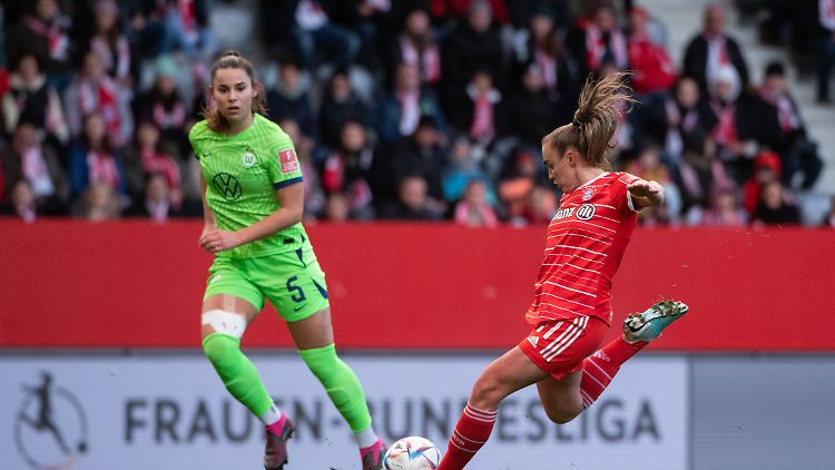 Georgia Stanway (rechts) entschied das Spitzenspiel spät für den FC Bayern München.