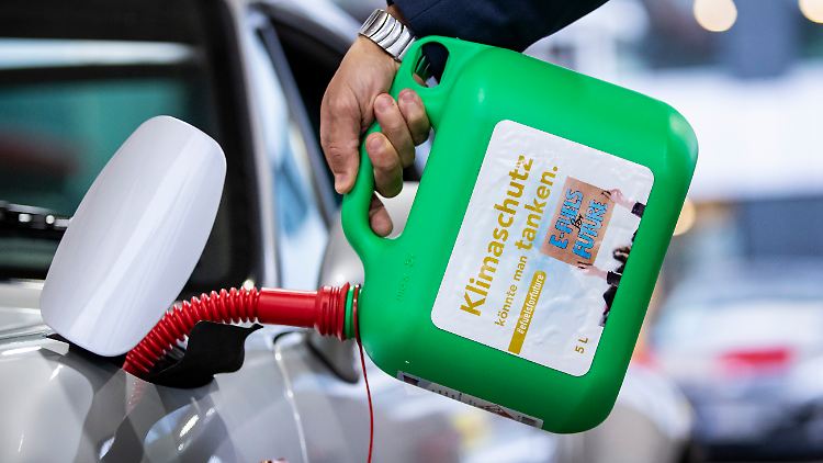 "Wenn der Kraftstoff klimafreundlich ist, dann muss die Besteuerung von der Kraftfahrzeugsteuer bis zur Energiesteuer angepasst werden", findet Christian Lindner.